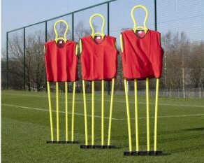 Mannequins Free kick Bar